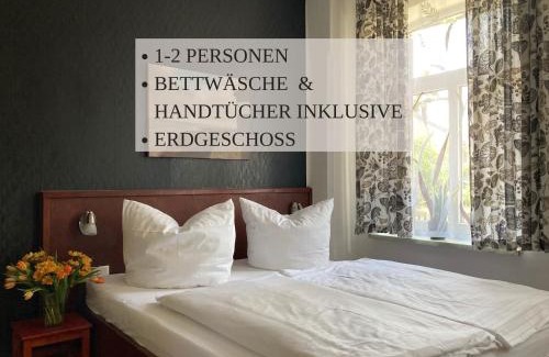 Wremen Apartment | Haus Krabbe Zimmer ohne Küche, zentral gelegen zwischen Cuxhaven und Bremerhaven, Unterstellmöglichkeit für Fahrräder und E-Bikes, hauseigener Parkplatz, Hunde kostenfrei willkommen