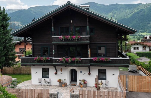 Kaprun Apartment | Haus Kulala - Modern apartment in the middle of Kaprun