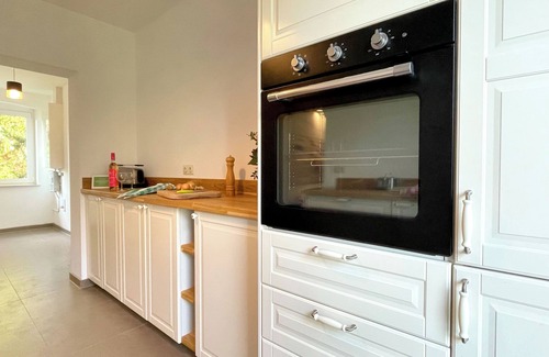 Am Salzhaff House | "Haus Landgang" for nature lovers, close to the beach, quiet, with a large garden