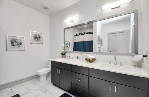 Braeswood Place Apartment | Haus of Blues-NRG Stadium-TX Med Center-Private Parking
