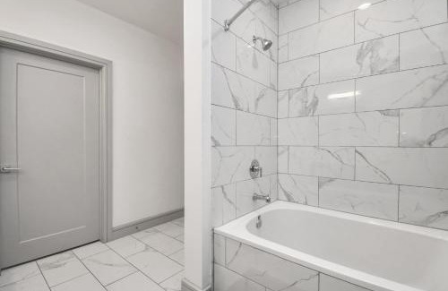 Braeswood Place Apartment | Haus of Blues-NRG Stadium-TX Med Center-Private Parking