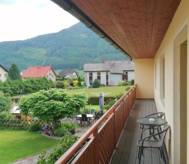 Tragoß-Sankt Katharein Apartment | HAUS RUSSOLD - FEWO11 mit Balkon in entspannter Atmosphäre - GRÜNER SEE