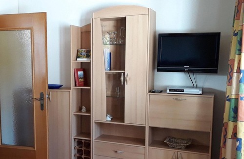 Oberperfuss Apartment | Haus Schmied - Wastl family - apartment/living room, 1 bedroom/shower,