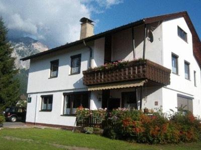 Notsch House | Haus Tapestry