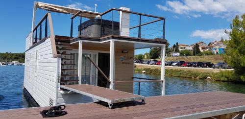 Vintijan Boat Rental | Hausboot - Floating House Sofia
