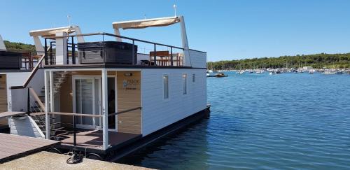 Vintijan Boat Rental | Hausboot - Floating House Sofia