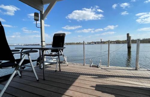 Luebeck Boat Rental | Hausboot Janne Lübeck Inclusive Kanu nach Verfügbarkeit SUP und WLAN 50 MBit s Flat