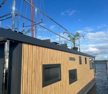 Herrenwyk Boat Rental | Hausboot Wasservilla