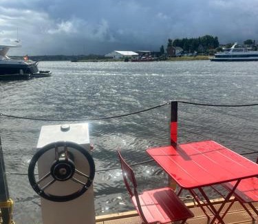 Herrenwyk Boat Rental | Hausboot Wasservilla