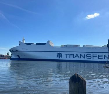 Herrenwyk Boat Rental | Hausboot Wasservilla