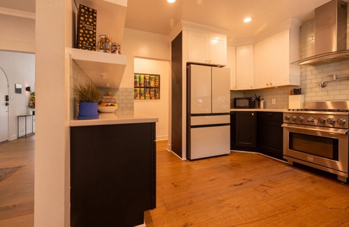 Mid-Wilshire House | Hauser House, Modern Artful Spanish-style Bungalow