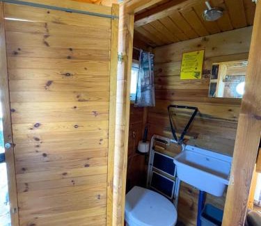 Dargun Boat Rental | Hausfloßvermietung auf der Peene am Kummerower See in Mecklenburg Vorpommern 15 PS