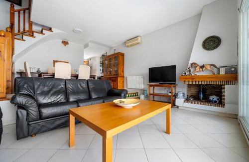 Sant Salvador House | Hauzify I Casa Abat Bassa