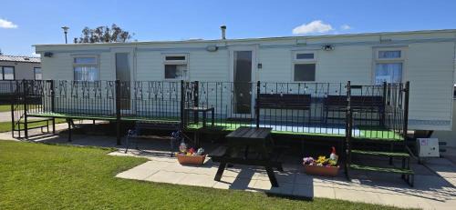 Mablethorpe Resort | Haven Golden Sands Immaculate 3 Bedroom Pet and Autism Friendly 6 Berth Caravan with Large Gated Veranda