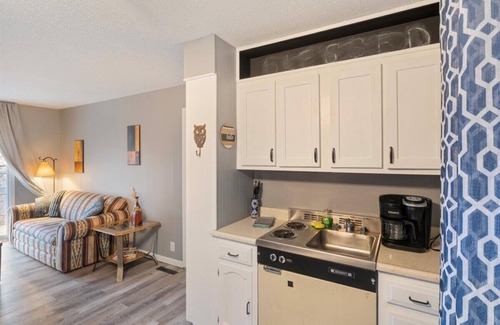 Camdenton Apartment | Haven Suite Apartment w/Beautiful Wooded Views