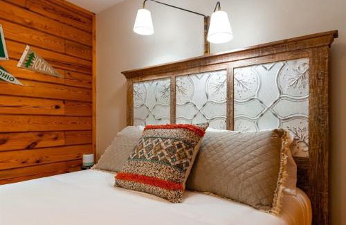New Plymouth House | Havenbrook-Hocking Hills Luxury, 10 Acres, Hot Tub