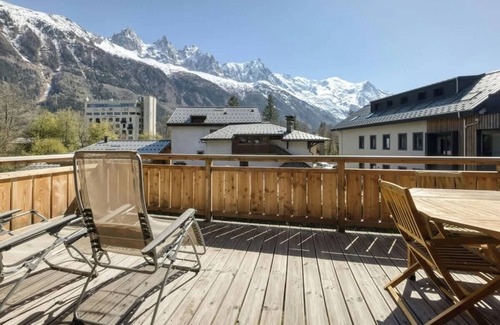 Les Praz-de-Chamonix Ski Chalet | Havre des Praz - 8px Views, Garden, Fireplace, BBQ