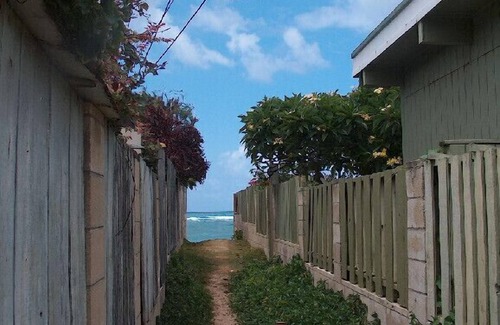 Hauula House | Hawaiian Dreams 4BR BEACH HOUSE only 27 steps to white sand swimming beach!