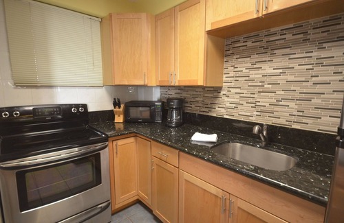 McCully - Moiliili Apartment | Hawaiian King 405 1-Bedroom, King Bed and Sleeper Sofa, Pool and BBQ Grill