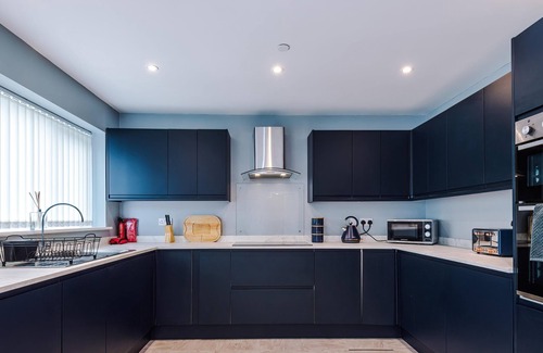 Ewloe House | Hawarden Very Spacious/Detached/5 bed Driveway