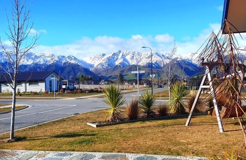 Lake Hawea House | Hawea Heaven: Superking beds + Hot Tub + Mountain