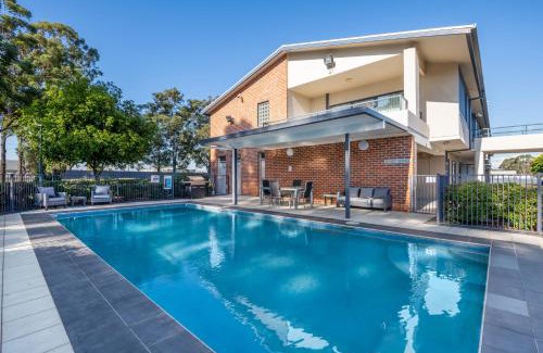Clarendon Hotel | Hawkesbury Race Club Motel