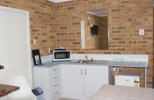 Hawks Nest Hotel | Hawks Nest Motel