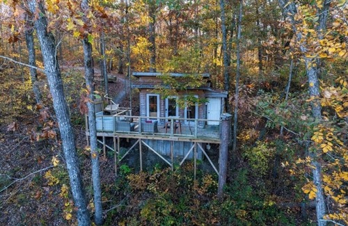 Albertville Cabin | Hawks Nest Treehouse Secluded With Hot Tub