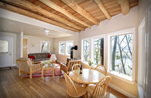 Fountain City Cabin | Hawks View's Cooper’s Hawk Cottage