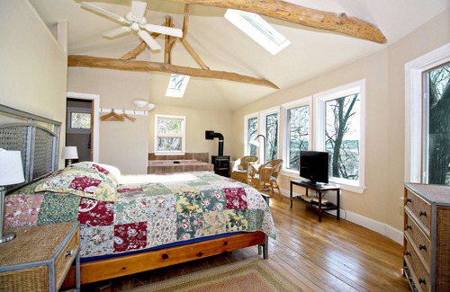 Fountain City Cabin | Hawks View's Cooper’s Hawk Cottage