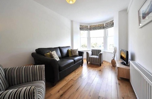 Waterhead Cottage | HAWTHORN COTTAGE, family friendly in Ambleside