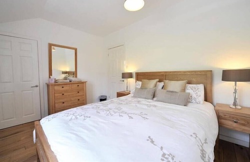 Waterhead Cottage | HAWTHORN COTTAGE, family friendly in Ambleside