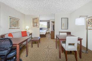 Midwest City Hotel | Hawthorn Suites Midwest City