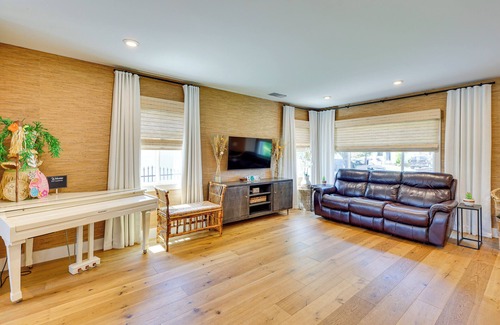 Hawthorne House | Hawthorne Home w/ Covered Patio & Basketball Court
