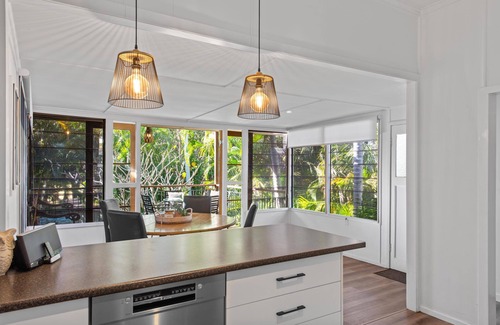 Hawthorne House | Hawthorne on the Park (the original) entire home with park access & leafy view