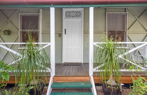 Hawthorne House | Hawthorne on the Park (the original) entire home with park access & leafy view