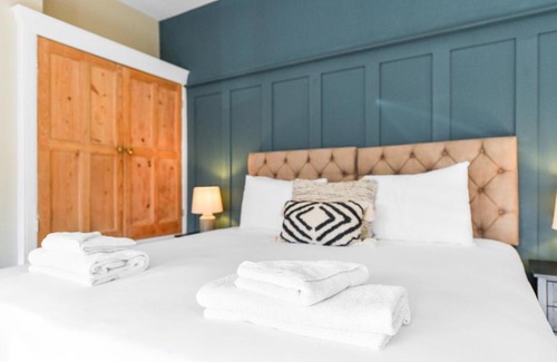 Nottingham House | Haydn House Luxurious Retreat - 4 bedroom, 10 guest max, Perfect home away from home