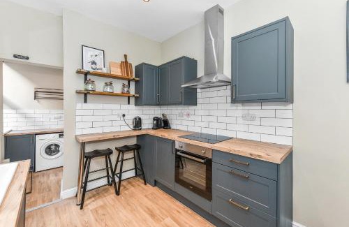 Nottingham House | Haydn House Luxurious Retreat - 4 bedroom, 10 guest max, Perfect home away from home