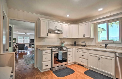 Hayesville House | Hayesville Lake Getaway w/Balcony & Mtn Views!