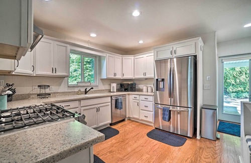 Hayesville House | Hayesville Lake Getaway w/Balcony & Mtn Views!