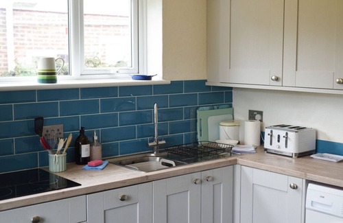 Hayling Island House | Hayling Island | Farm Cottage | Sleeps 6