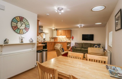 Pittenweem Apartment | HAYLOFT, character holiday cottage, with a garden in Pittenweem