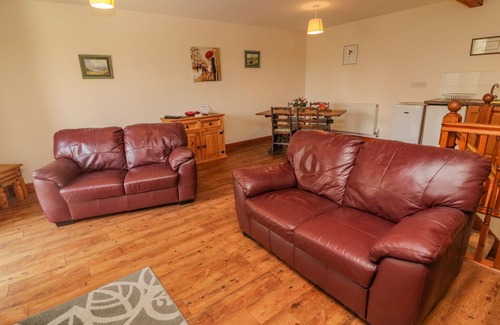 Kirkby Stephen Cottage | HAYLOFT COTTAGE, pet friendly, with a garden in Newbiggin-On-Lune