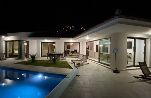 Arco da Calheta House | Haystacks Villa - A Magnificent Ocean View