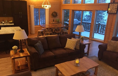Hayward Ski Chalet | Hayward - Clear Water 5,100 Acre Lac Courte Oreilles Lake. Recently Remodeled.