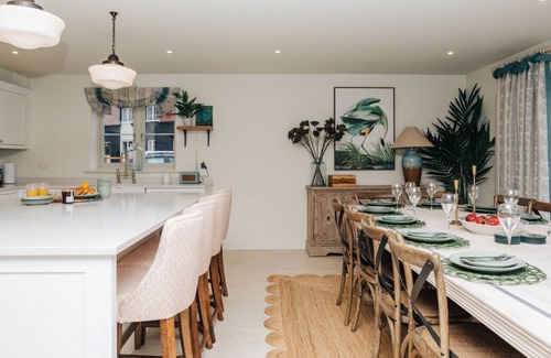 Highmoor Cross House | Hayward House - Hot Tub + Large Garden