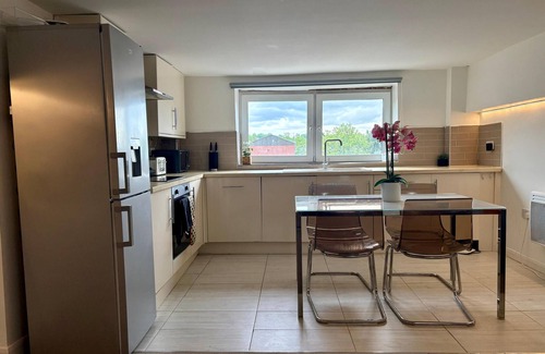Kirkheaton Apartment | Hayy DealHouse Premium Stay