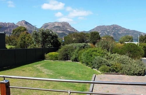 Coles Bay House | Hazards House