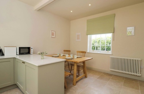 Elcot Cottage | HAZEL, pet friendly, character holiday cottage, with pool in Kintbury