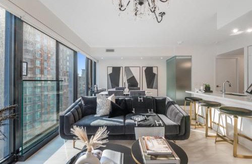 Bloor-Yorkville Apartment | Hazelton Suites - Yorkville - Indoor Pool & Hot Tub
